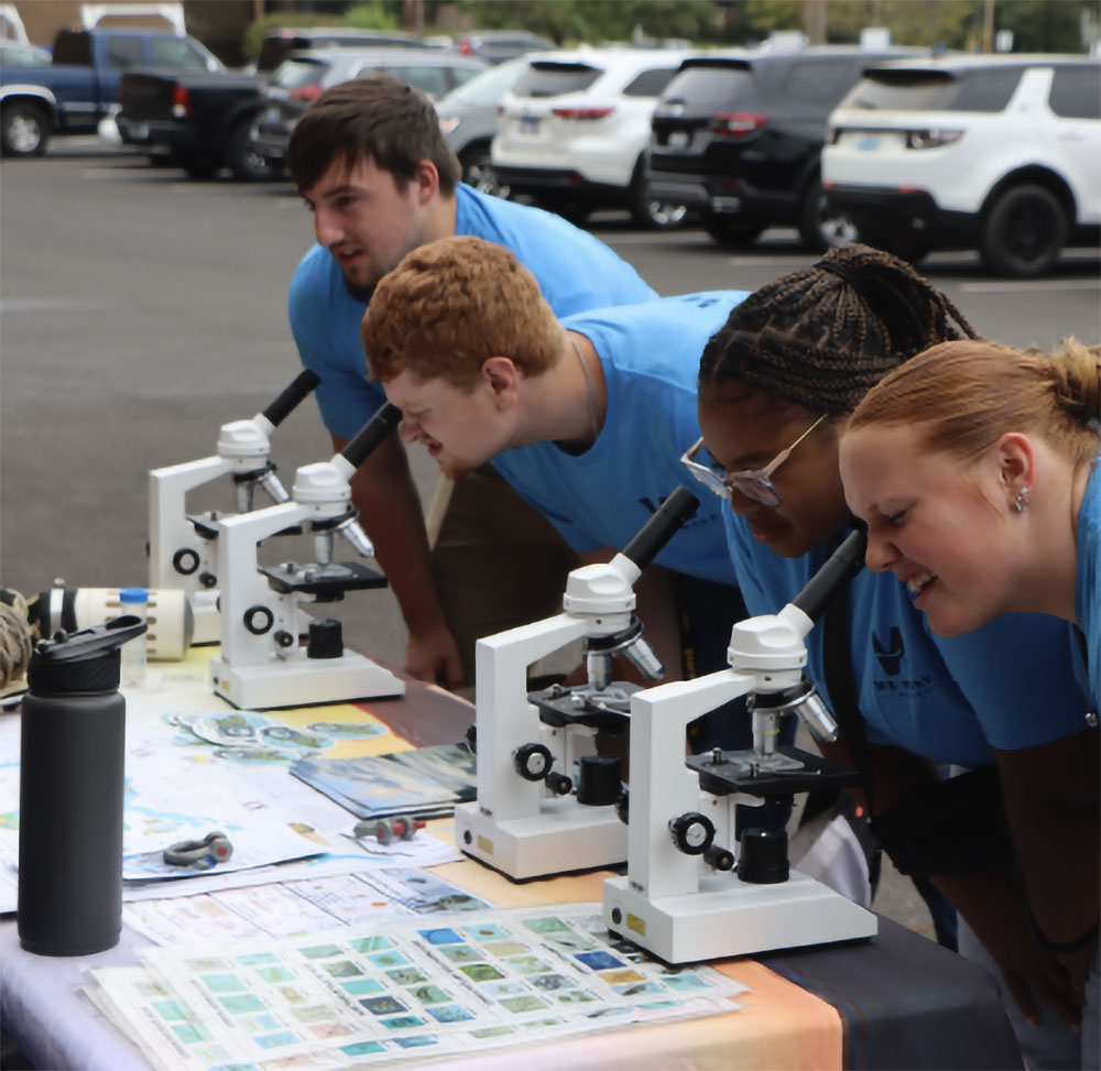 students-microscopes2